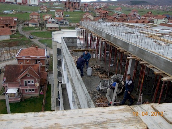 Banesa ne Prishtine Punimet Prill 2012